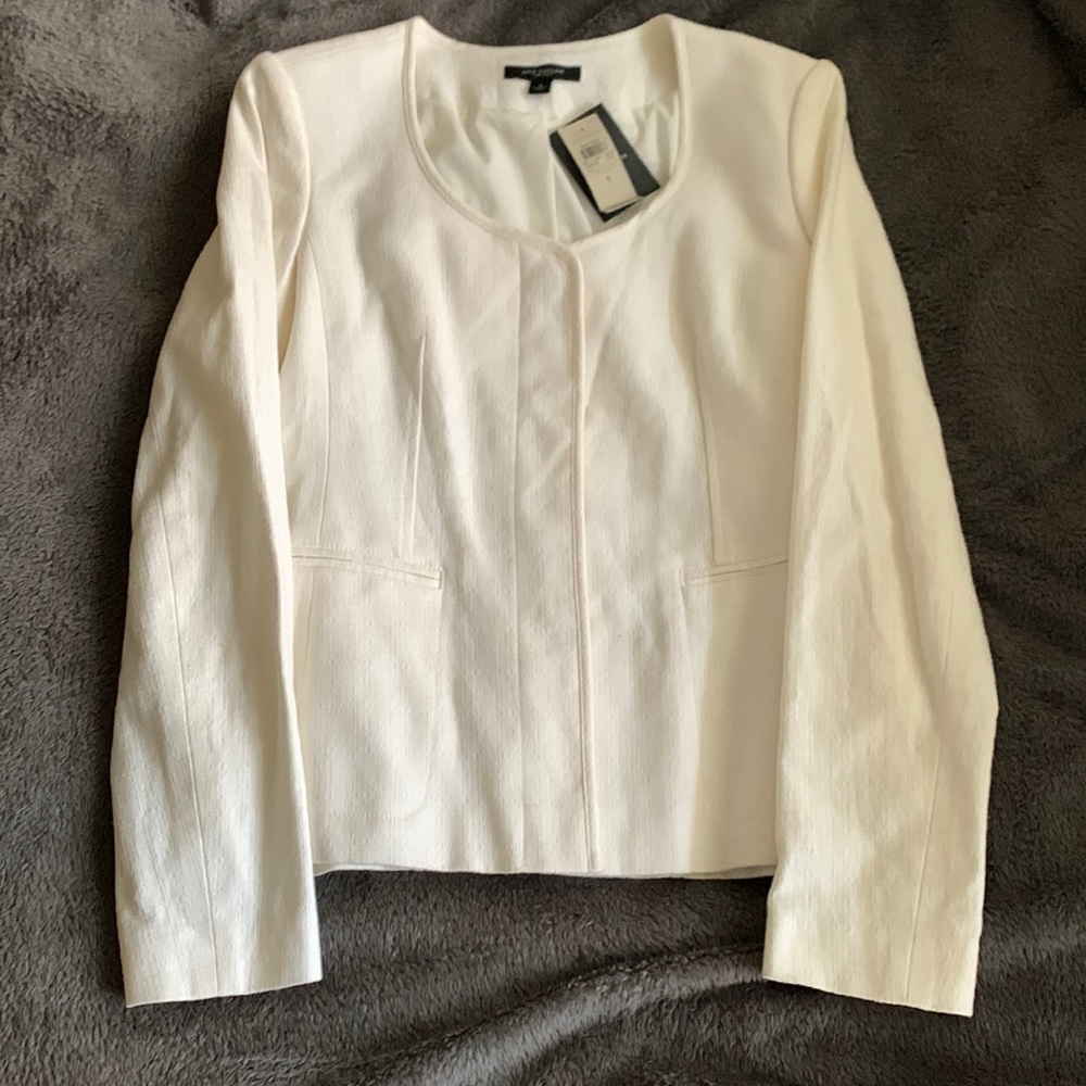 Ann Taylor size 4 white blazer. Brand new w/ tags! Cool linen-style look.